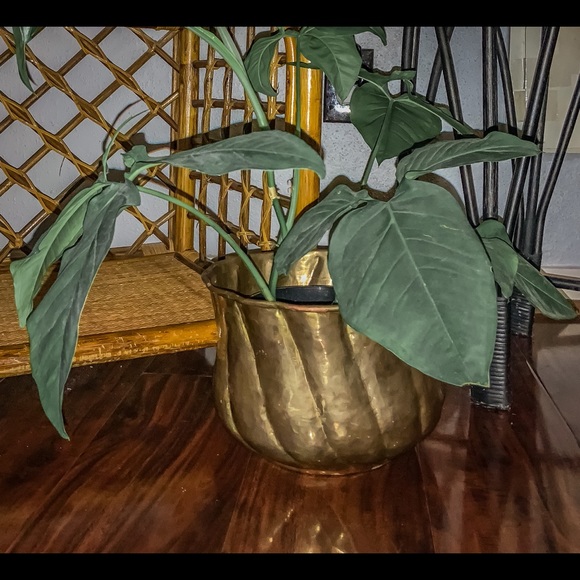 ✨SOLD✨Two Vintage Matching Brass Planters - Picture 5 of 6